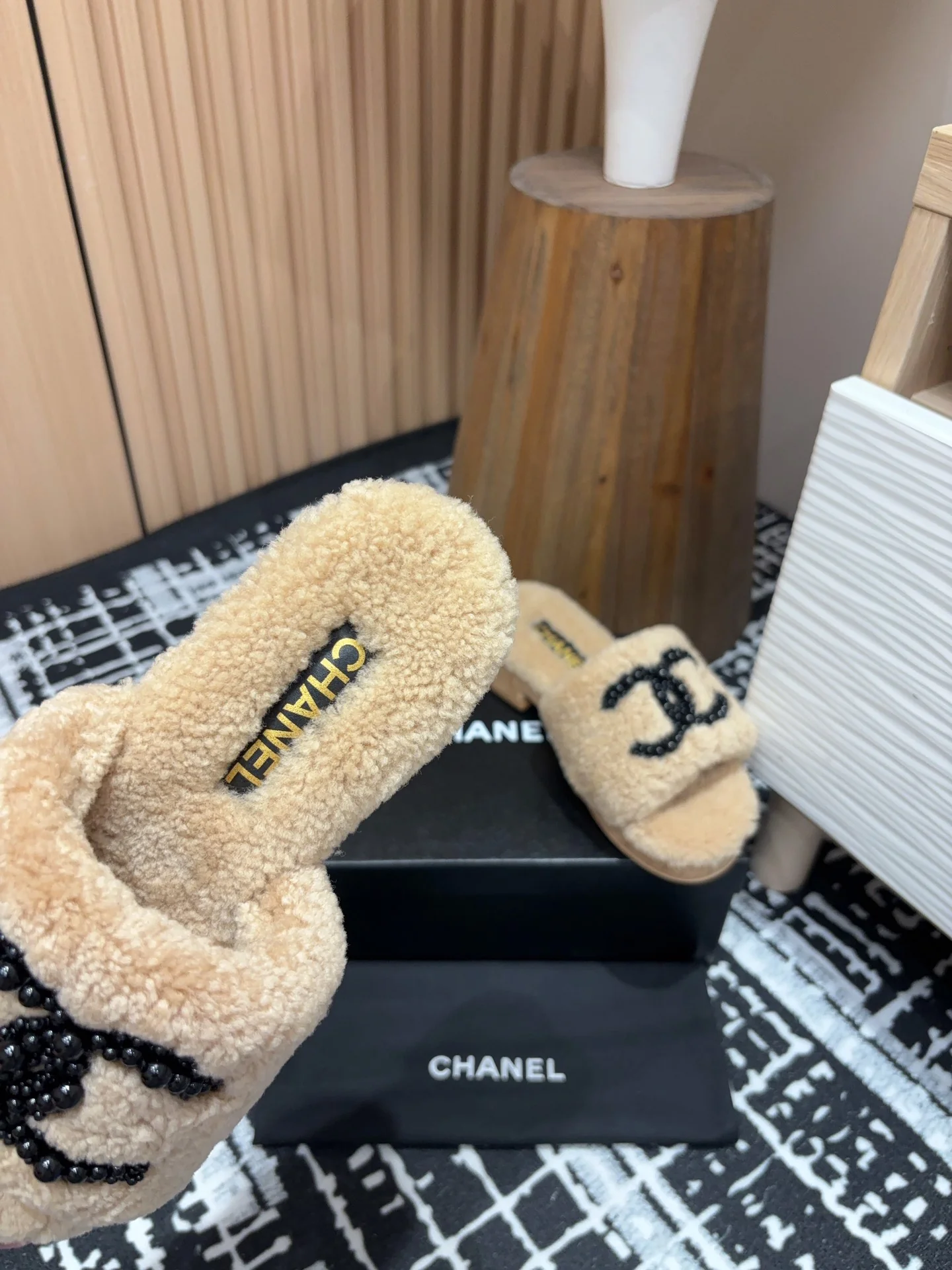 Шерстяные тапочки Chanel 2024 - Кофейно-коричневые