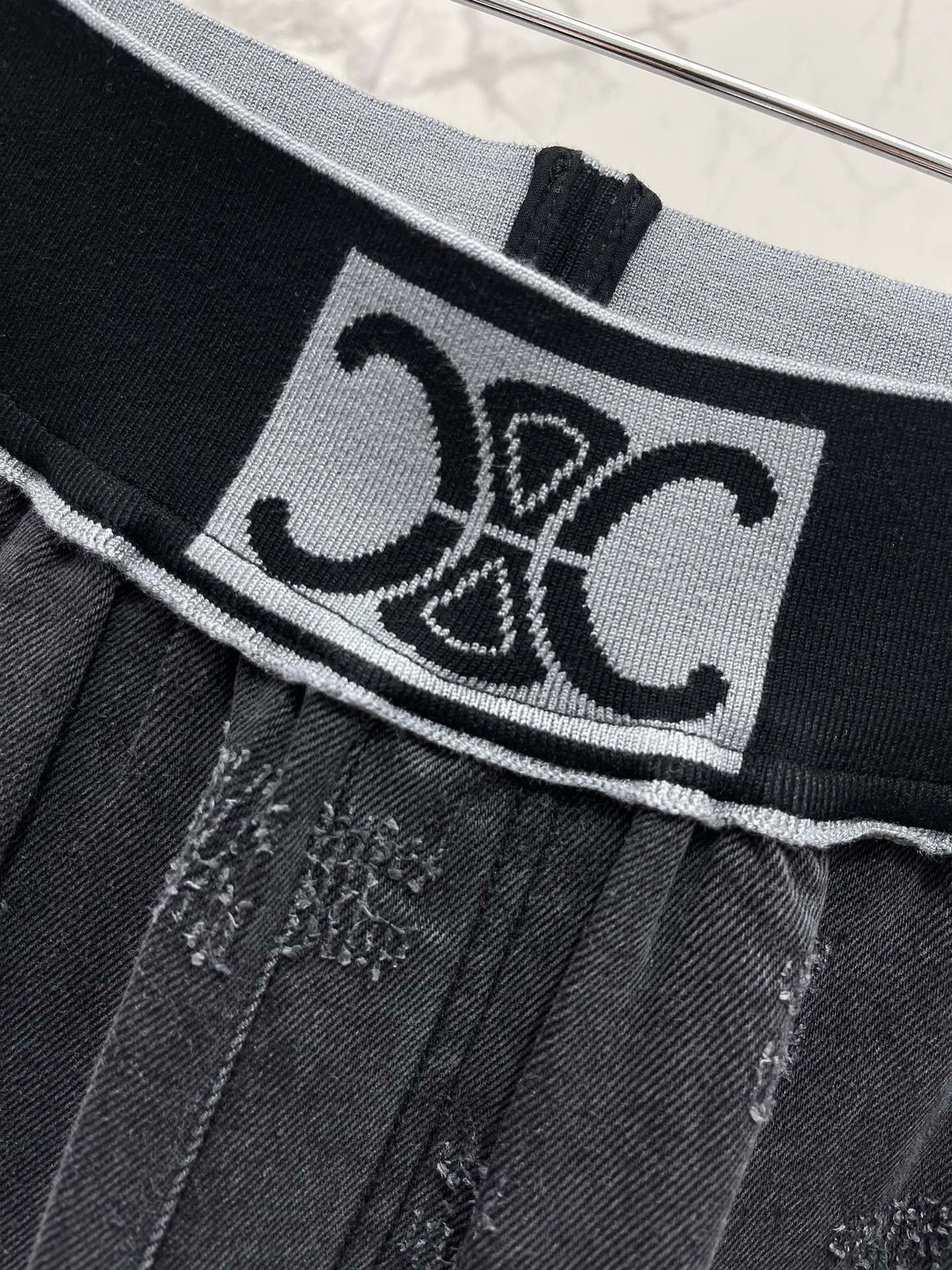 Celine - 2403 - Весенне-летняя новинка: темно-серые шелковые брюки с широкими штанинами