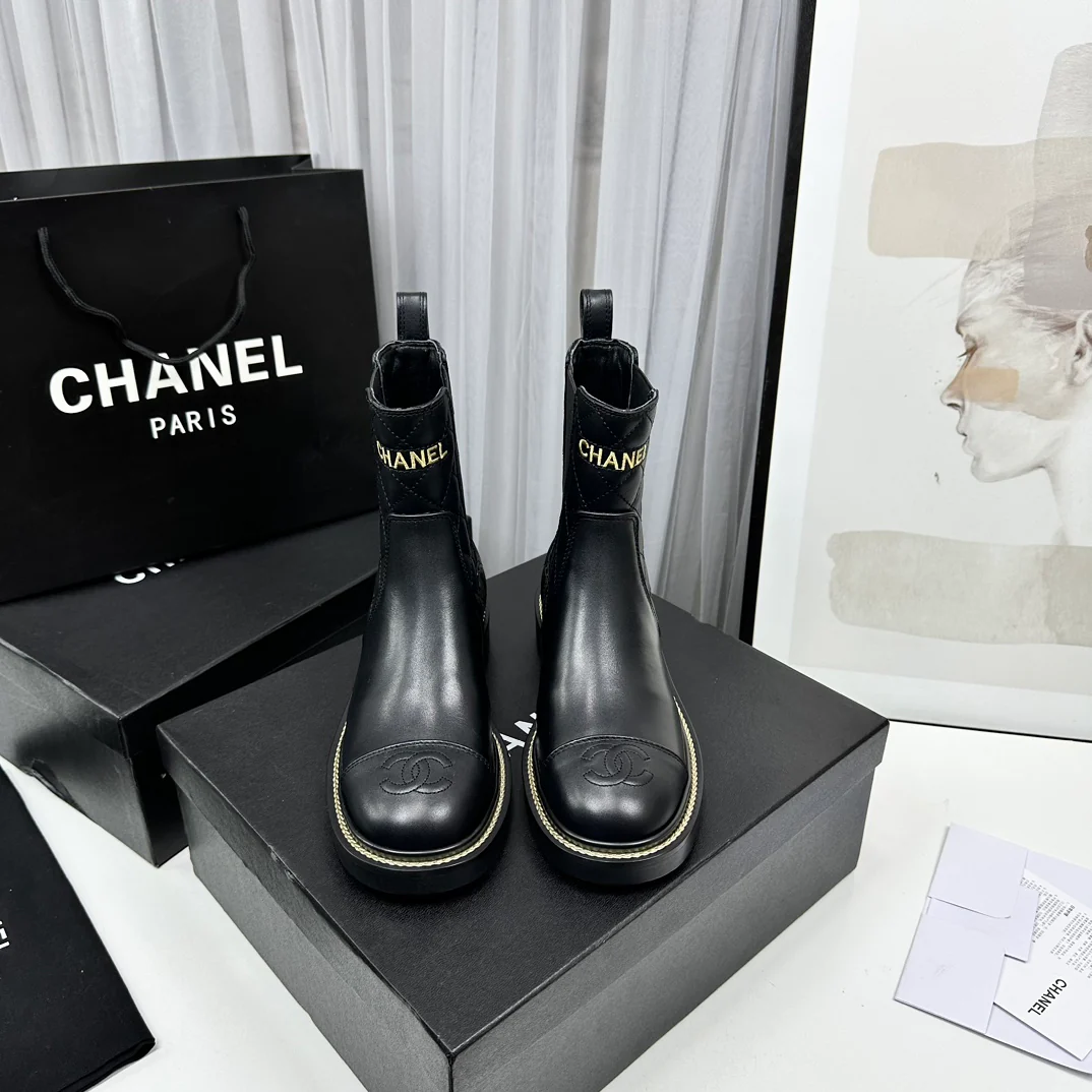 Новинка сезона осень/зима 2023 от Chanel - Стеганые ботильоны - Черные - 1