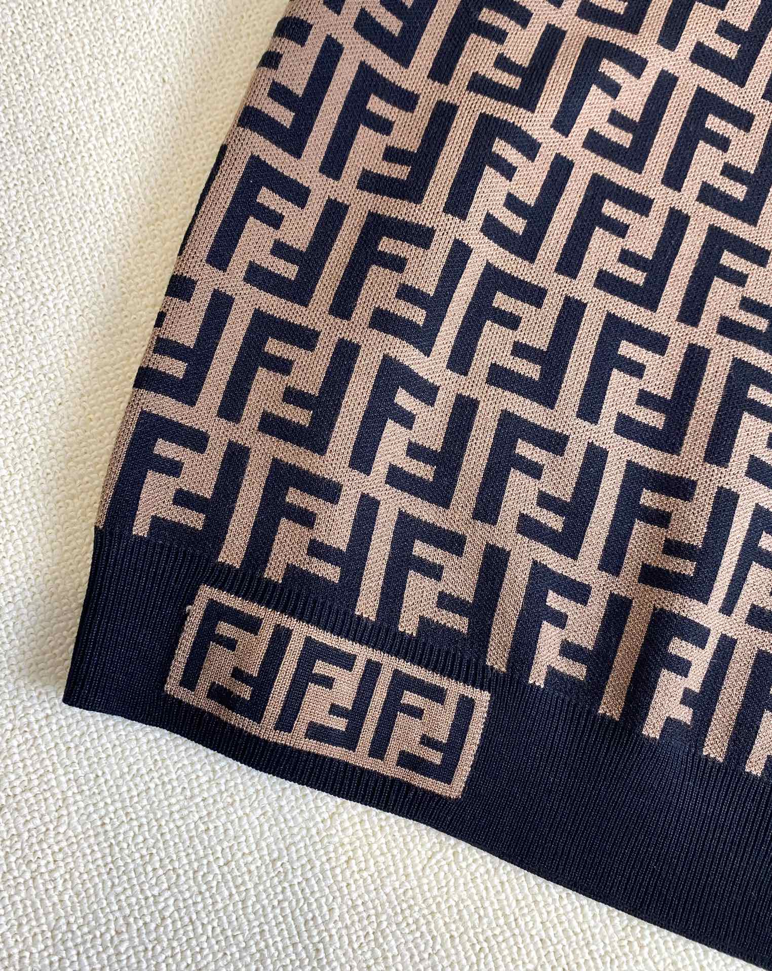 Fendi - 2403 - Весна/Лето 2024 Новый модный жилет - Монограммная канва