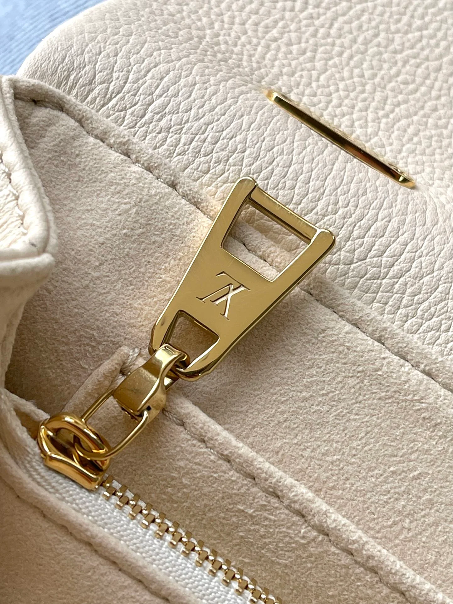 m46008-LV-madeleine-bb-handbag/crossbody bag-white