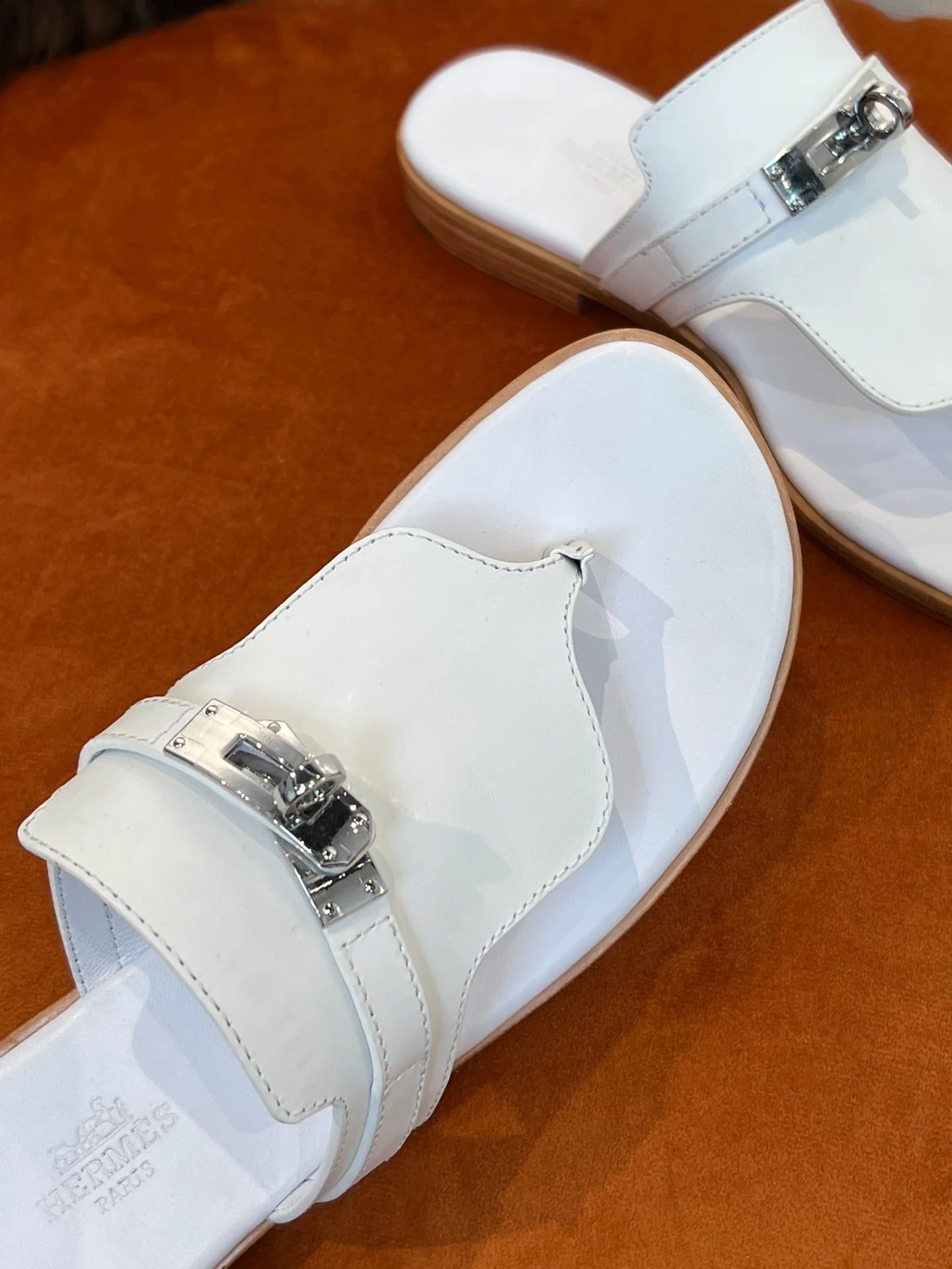 Весенне-летний гардероб Hermes: шлепанцы/сандалии Kelly