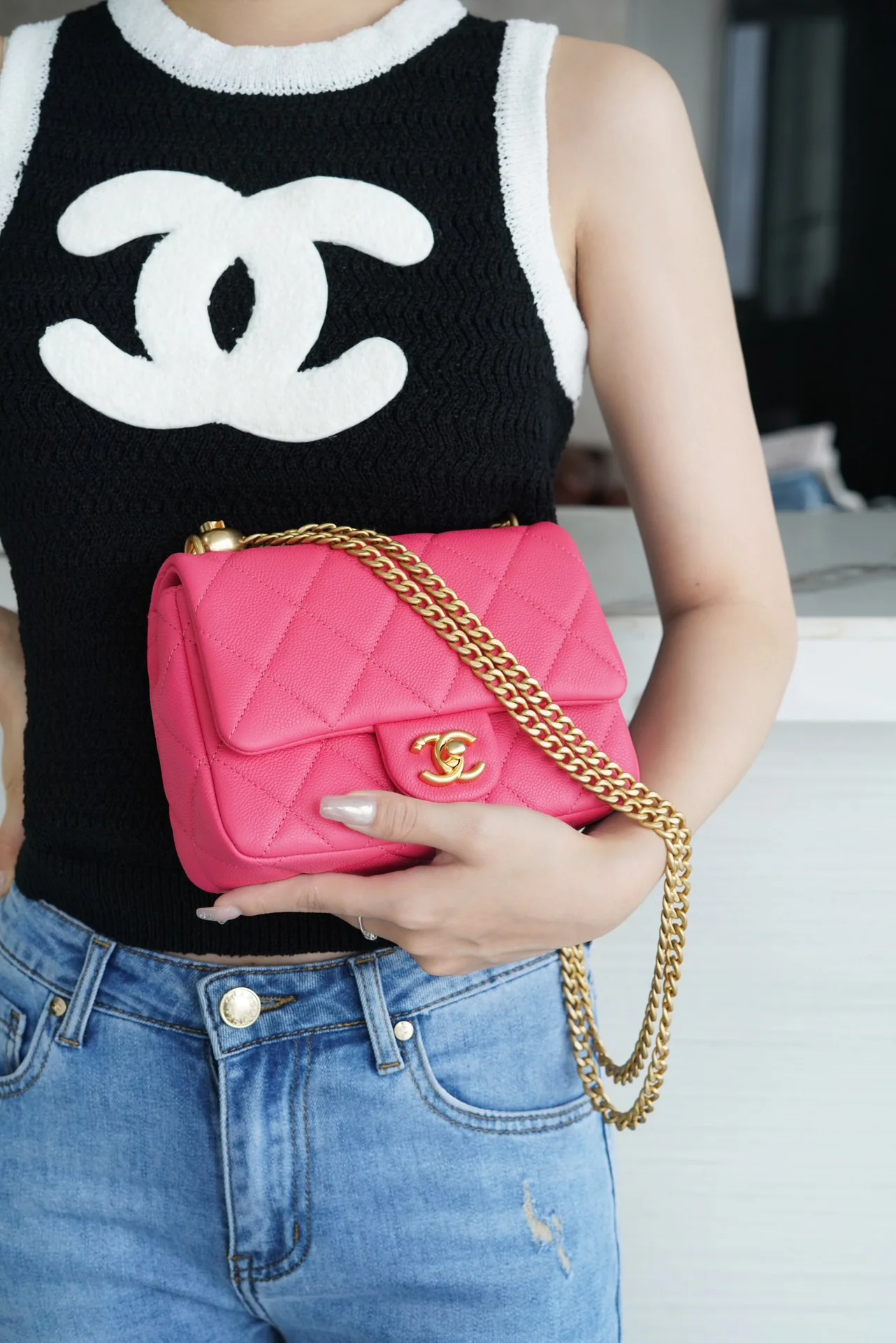 Новинка сезона весна/лето 2023 от Chanel - Сумка на цепочке в форме сердца - Сумка CF - Маленькая - Персиково-розовая