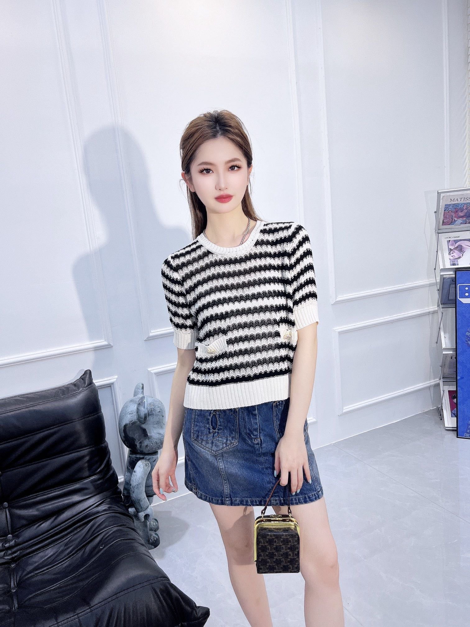 Футболка Chanel 2404 с коротким рукавом, в полоску, цвет ?колор-блок? - черная.