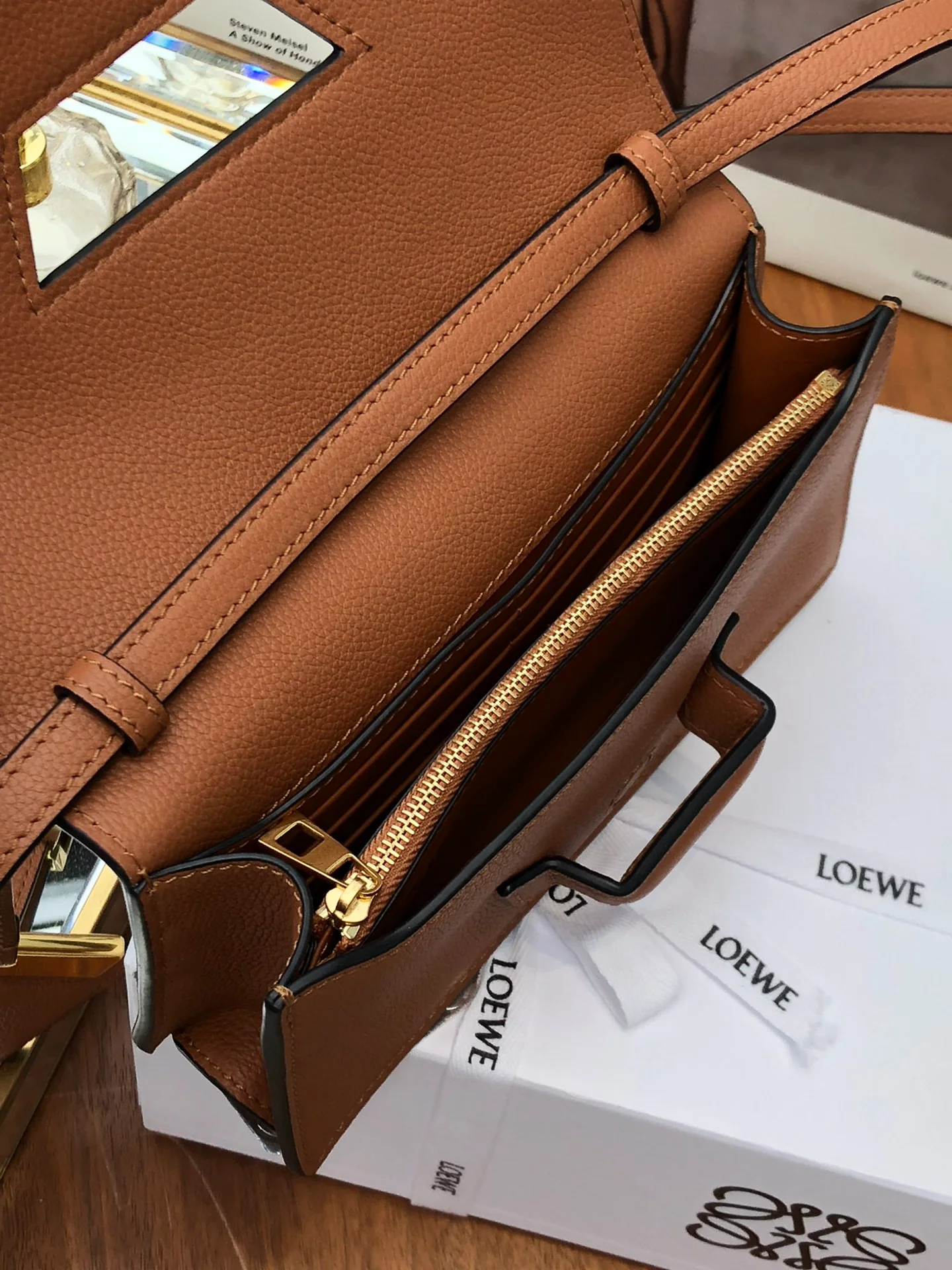 Сумка-треугольник Loewe 2020, новая версия, мини, коричневая.