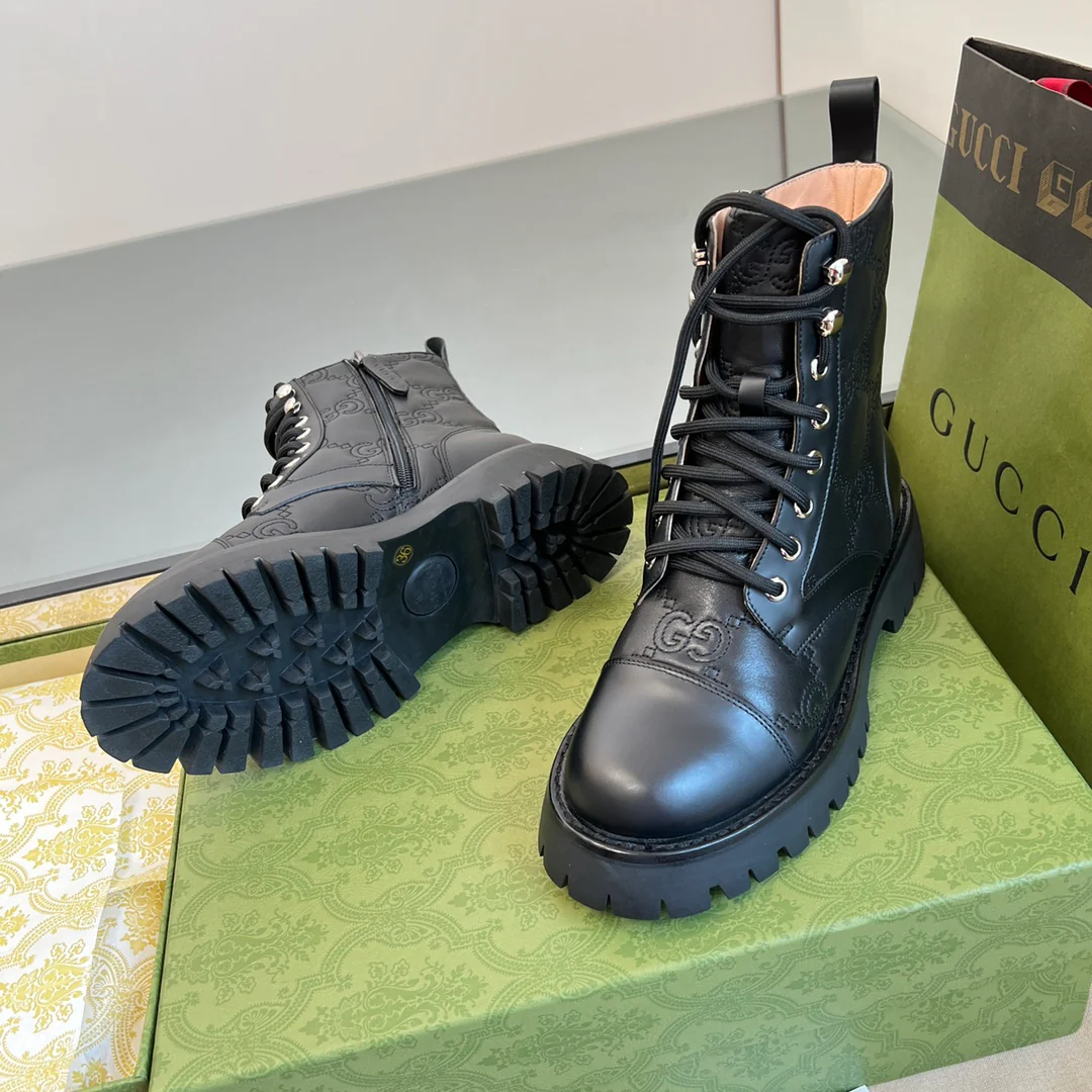 Новинка 2022 года от Gucci - Ботинки Martin с вышивкой.