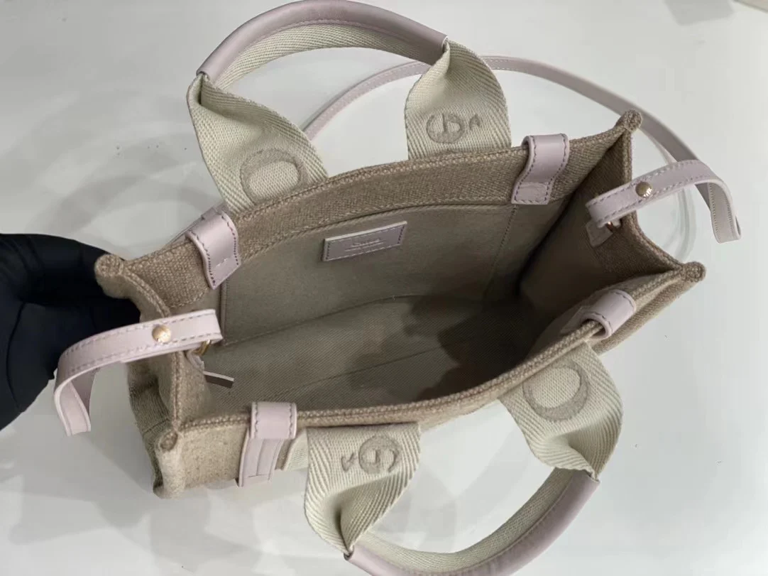 Новинка весны 2023 года от Chloe - Сумка-тоут Woody - Кремово-розовая - Маленькая - 1