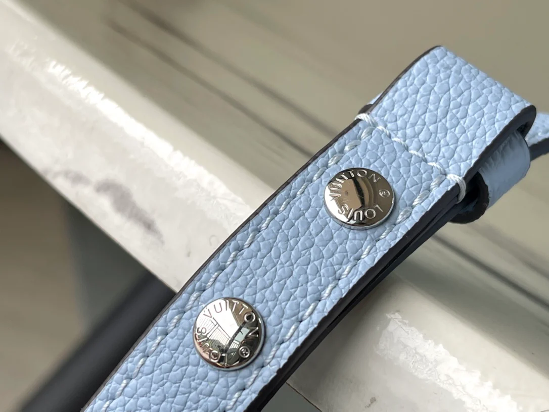 m59386-LV-Зернистая кожа Epi-Сумка через плечо Buci-Светло-голубая