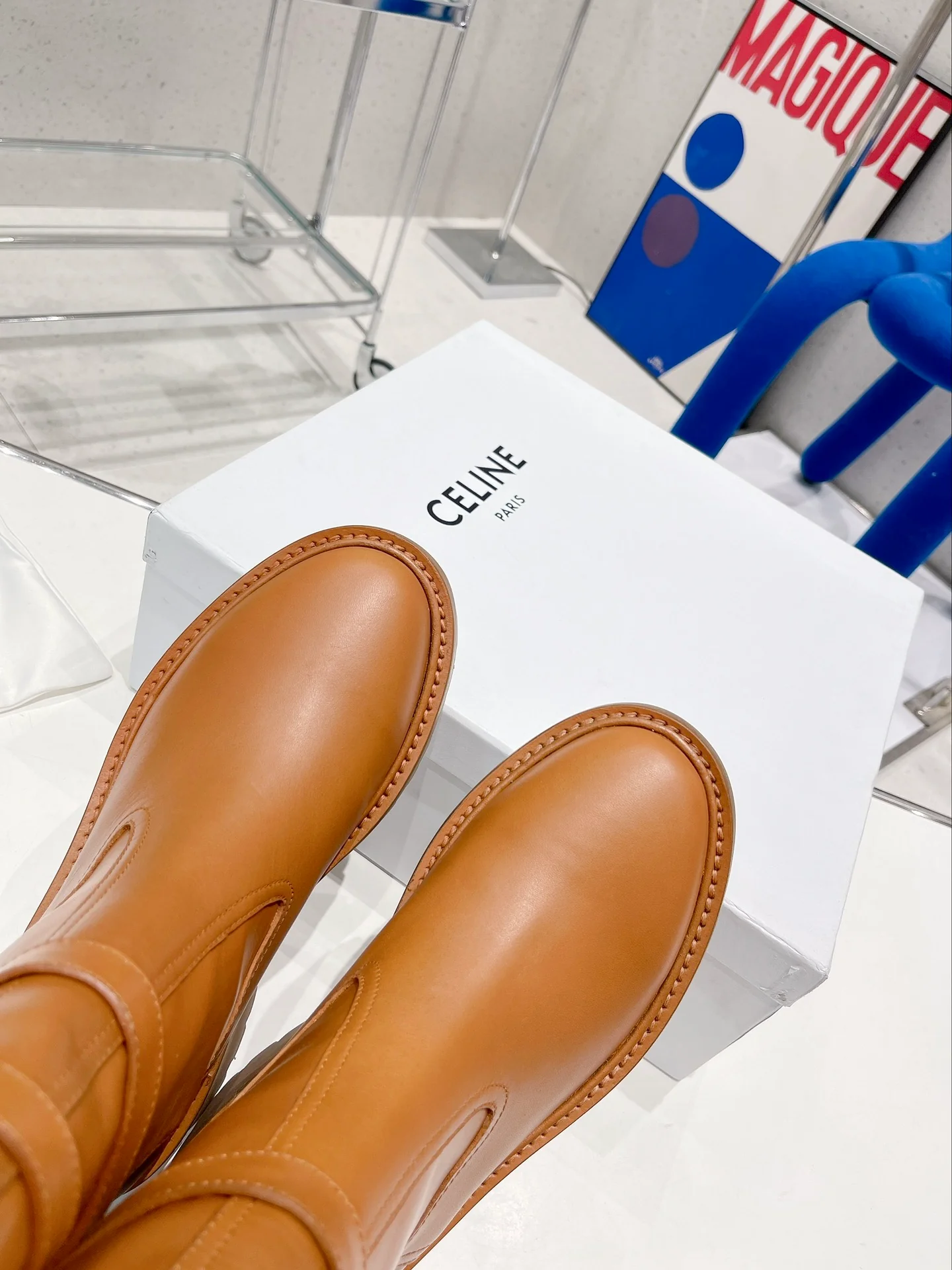 Новинка сезона осень/зима 2022 от Celine - Ботинки с одной кожаной пряжкой - 1