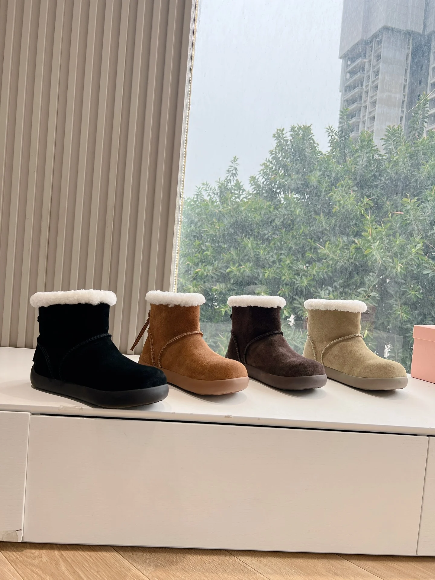 Снежные сапоги Miu Miu 2024 — изображение из коллекции