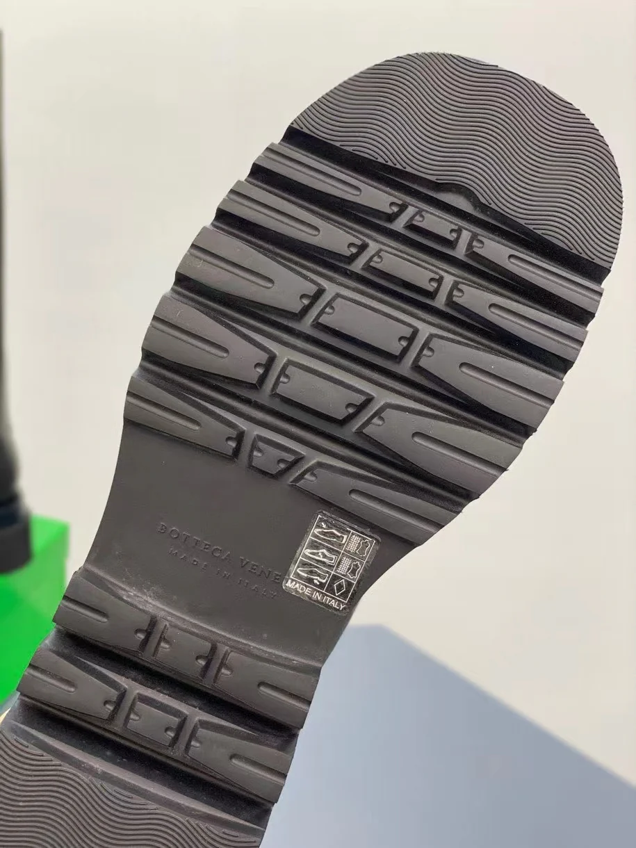 Новинка сезона осень/зима 2022 от BV - высокие сапоги с закругленным носком - модель с боковой застежкой.