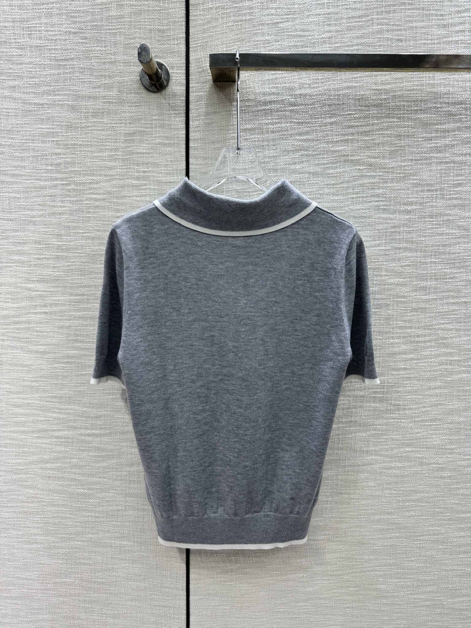 Miu Miu - 2404 - Трикотажная футболка-поло с коротким рукавом и воротником-поло в стиле колор-блок - Серая