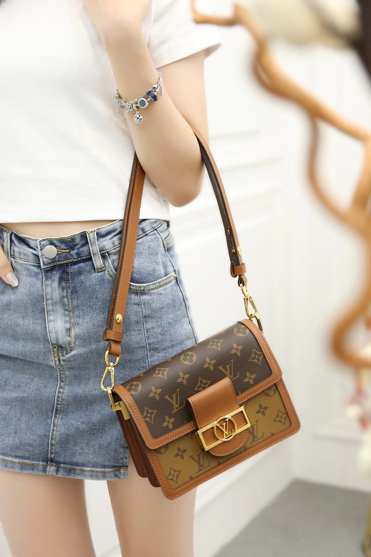 lv-m44580-mini-dauphine-Daphne