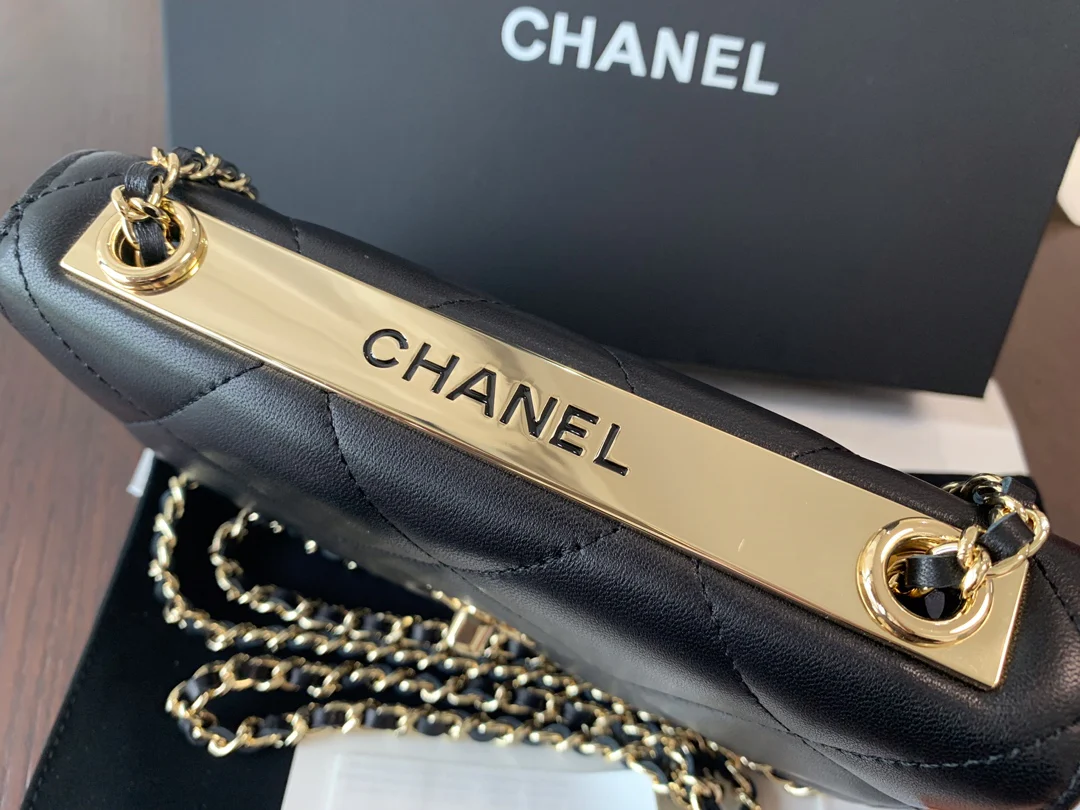 Золотая пряжка Chanel WOC из овечьей кожи