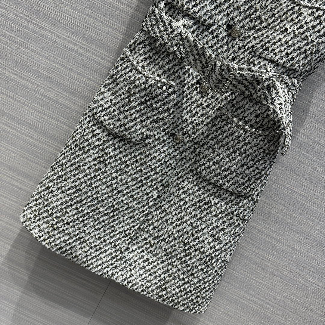 Chanel 2403 - Жакет/Жилет/Длинное платье с элементами из плетеной ленты и металлических цепочек.