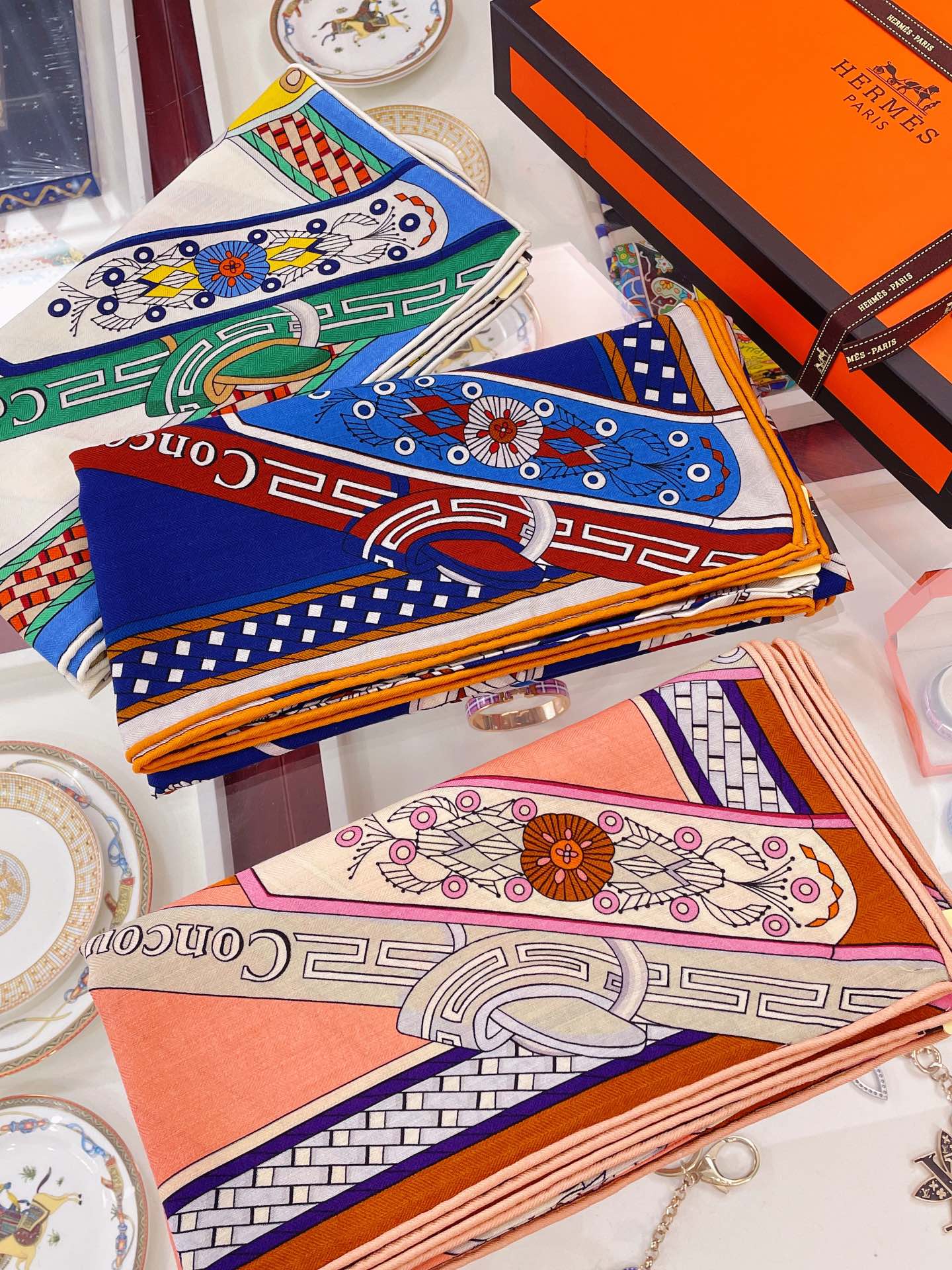 Квадратный шарф Hermes Stirrup Racing – 140 см – 70% кашемир – 30% шелк