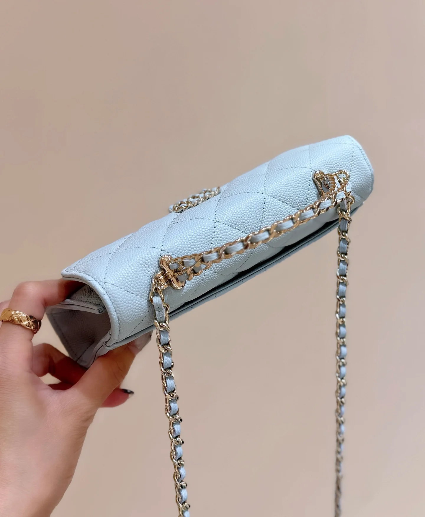 Сумка Chanel 25s Kelly Handle Bag, горизонтальный стиль, нежно-голубой.