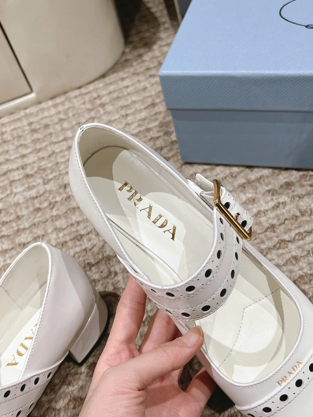 Туфли Мэри Джейн Prada 2024 — белые