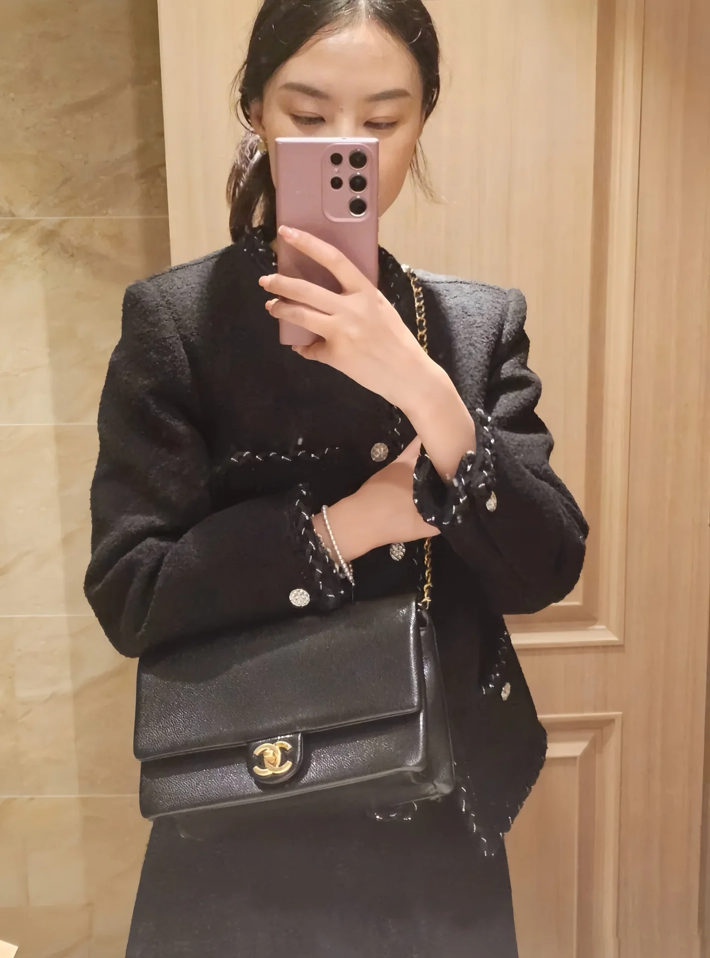 Сумка Chanel Caviar Flap Bag, средний размер, черная.