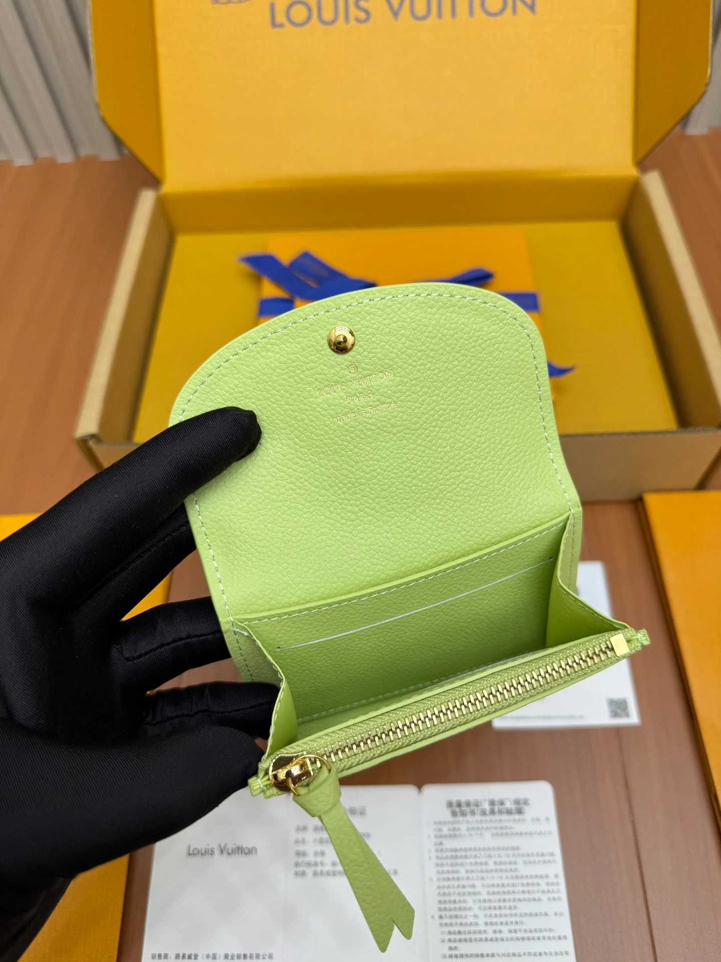 LV-m82930 - Цельностальной кошелек - Светло-зеленый