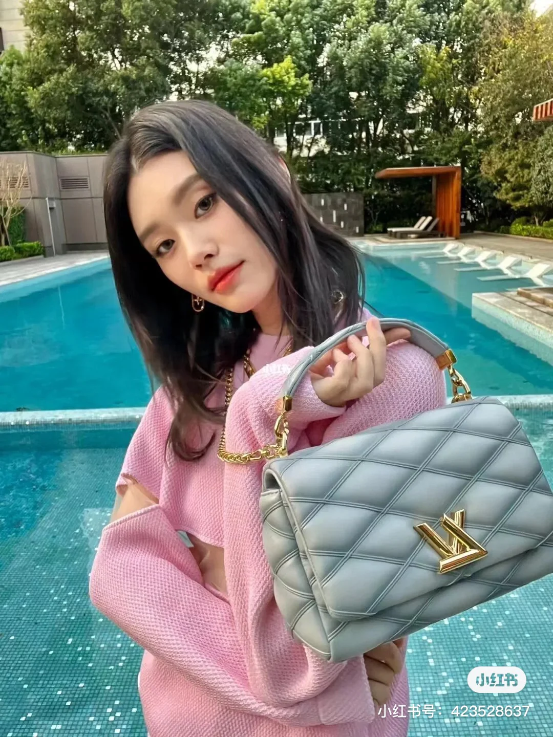 m25107-LV-Кварцевая сумка с тисненым узором и цепочкой, средне-серый