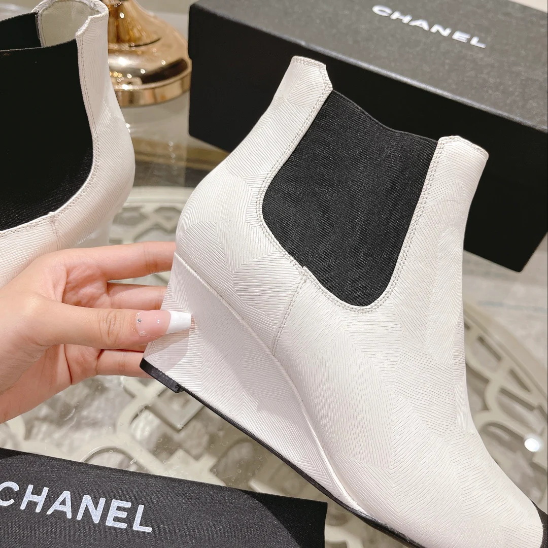 Chanel Осень/Зима 2022 - Ботильоны на танкетке из телячьей кожи