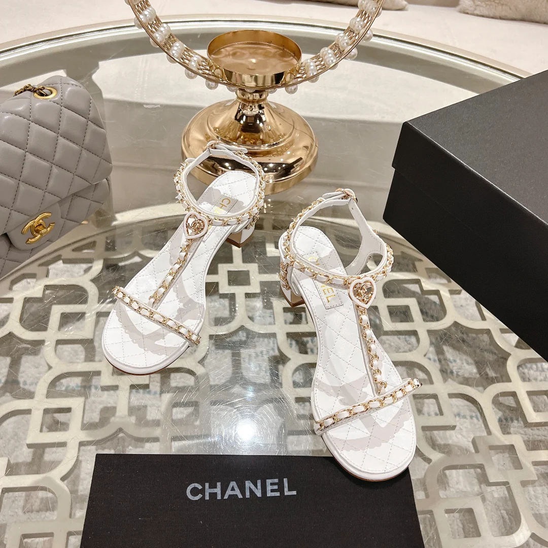 Босоножки Chanel 2024 на высоком каблуке 5 см - белые