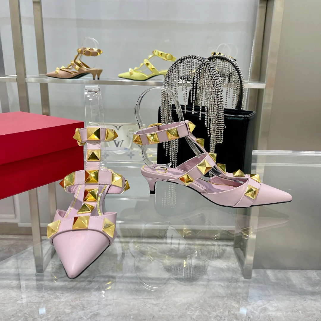 Босоножки Valentino с острым носком на низком каблуке