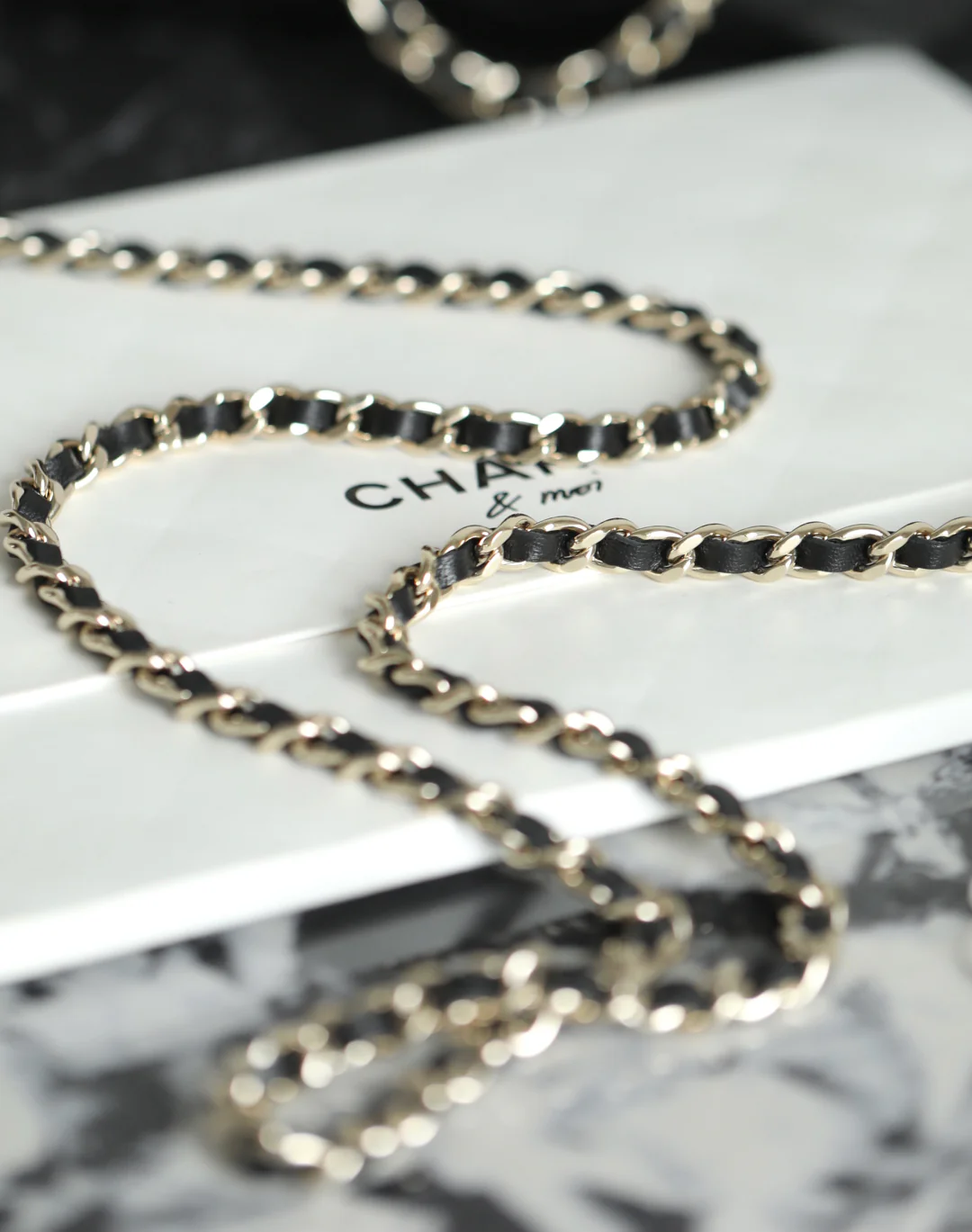 Мини-шар для боулинга из овечьей кожи, весенне-летний, 25 пенсов, с черно-белыми краями.