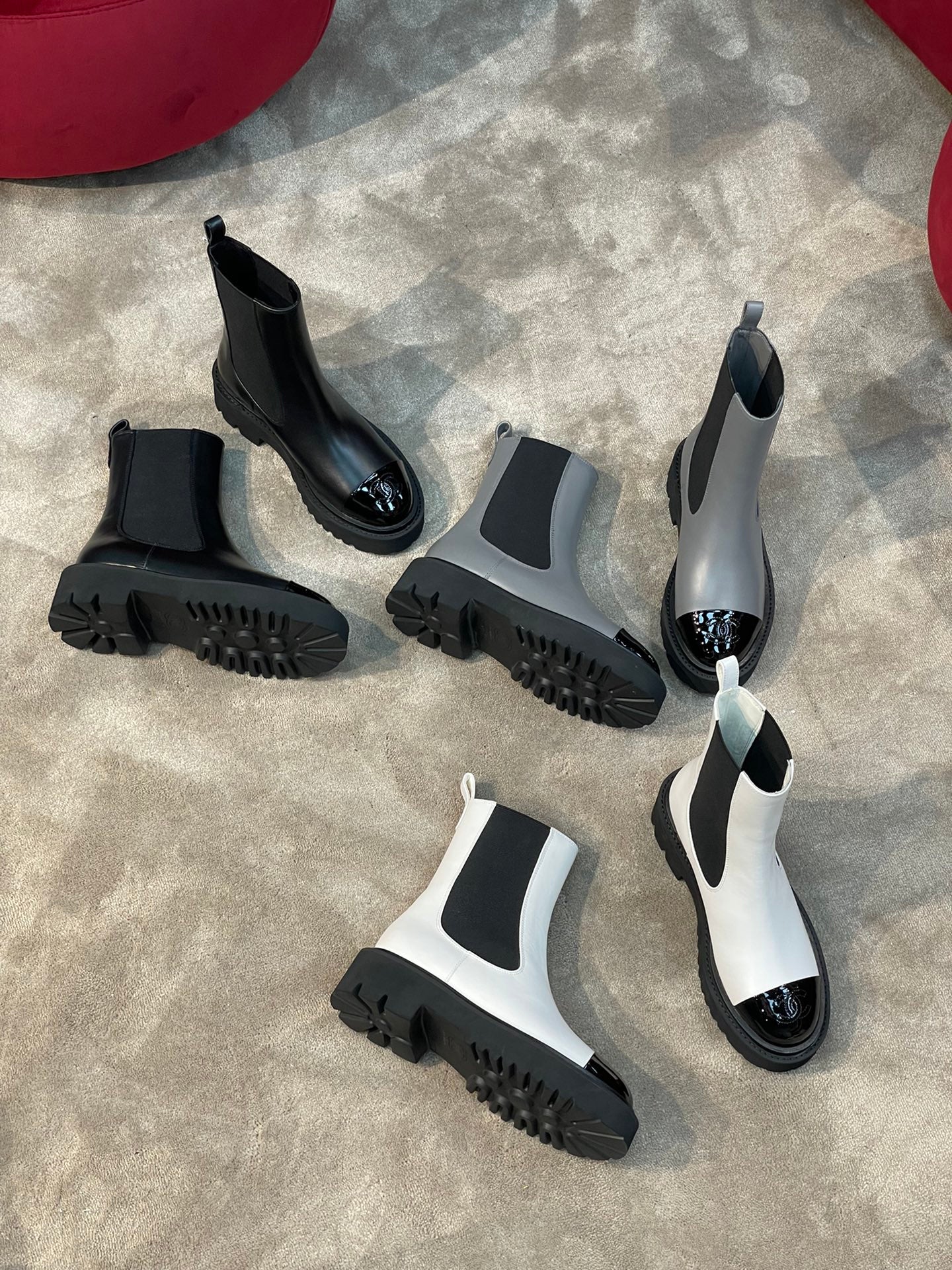 Новинка 2022 года от Chanel - Ботинки челси с круглым носком - Серые