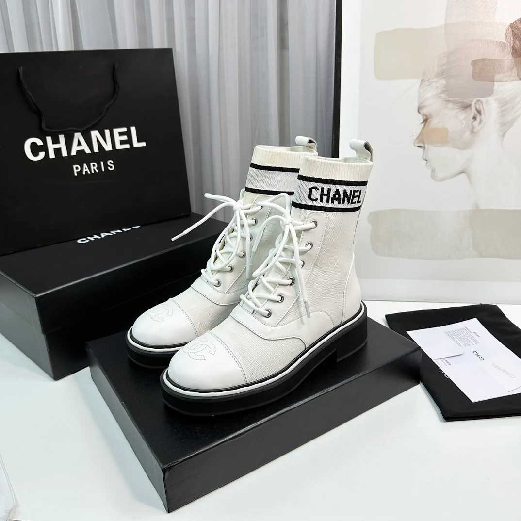 Новинка сезона осень/зима 2023 от Chanel - Ботильоны-носки - Белые