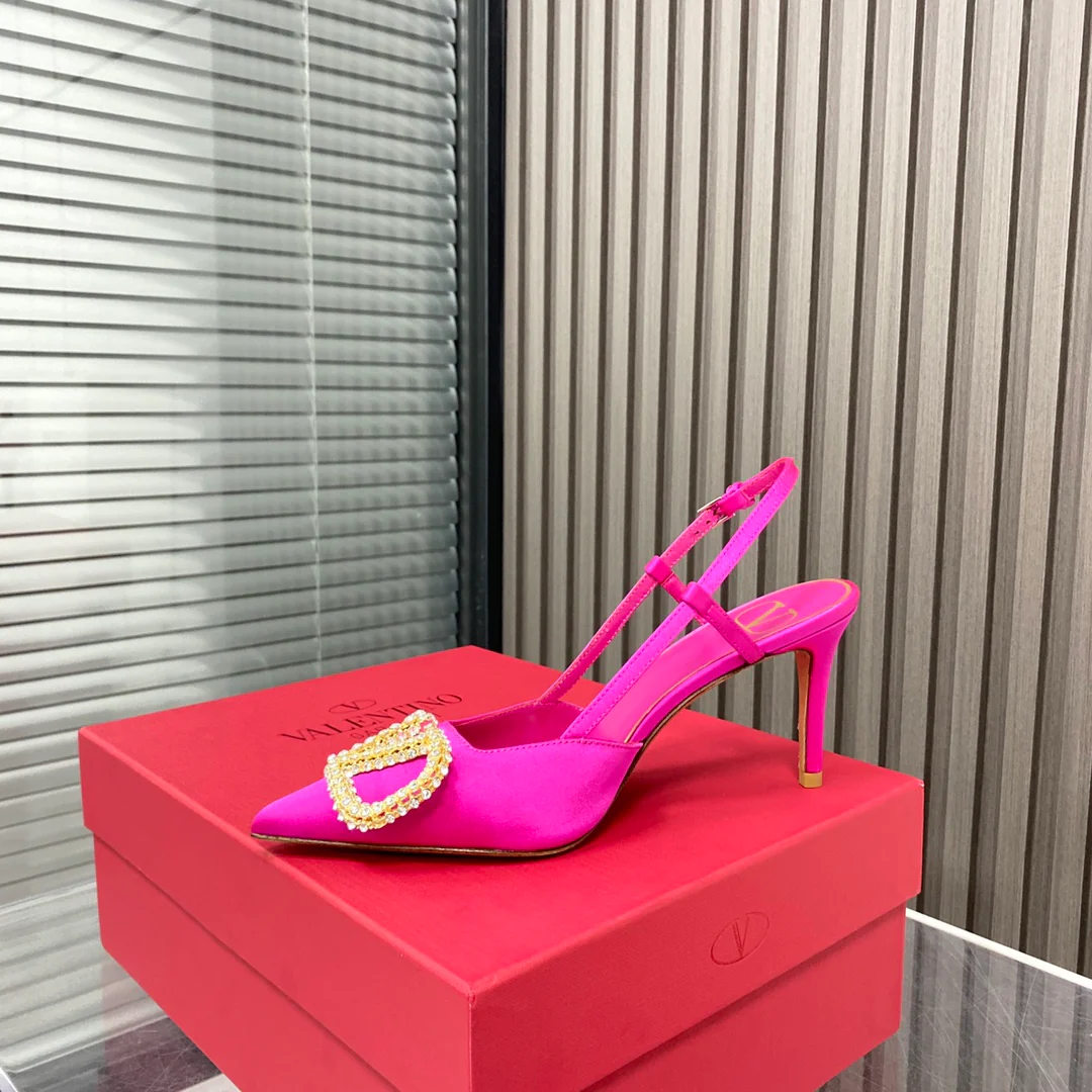 Valentino - Новейшая коллекция бутика - Сандалии и туфли на каблуках с V-образным вырезом