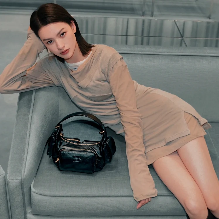 Сумка-клатч Miu Miu из кожи наппа — черная