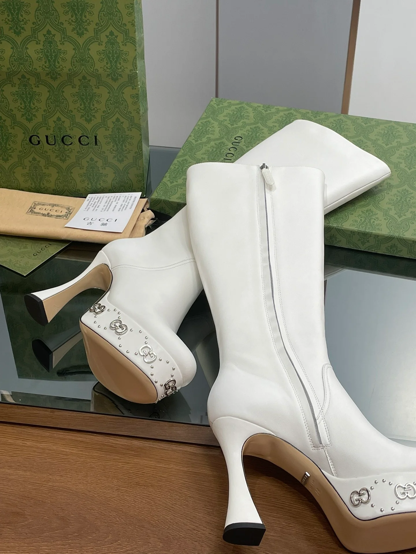 Новинка начала осени 2023 года от Gucci — Ботинки на платформе и высоком каблуке — Белые.