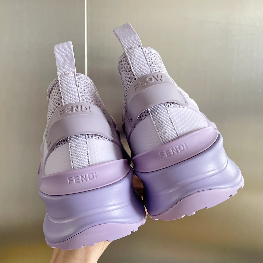 Новинка 2023 года от Fendi - кроссовки Flow Series Flyknit - фиолетовые.