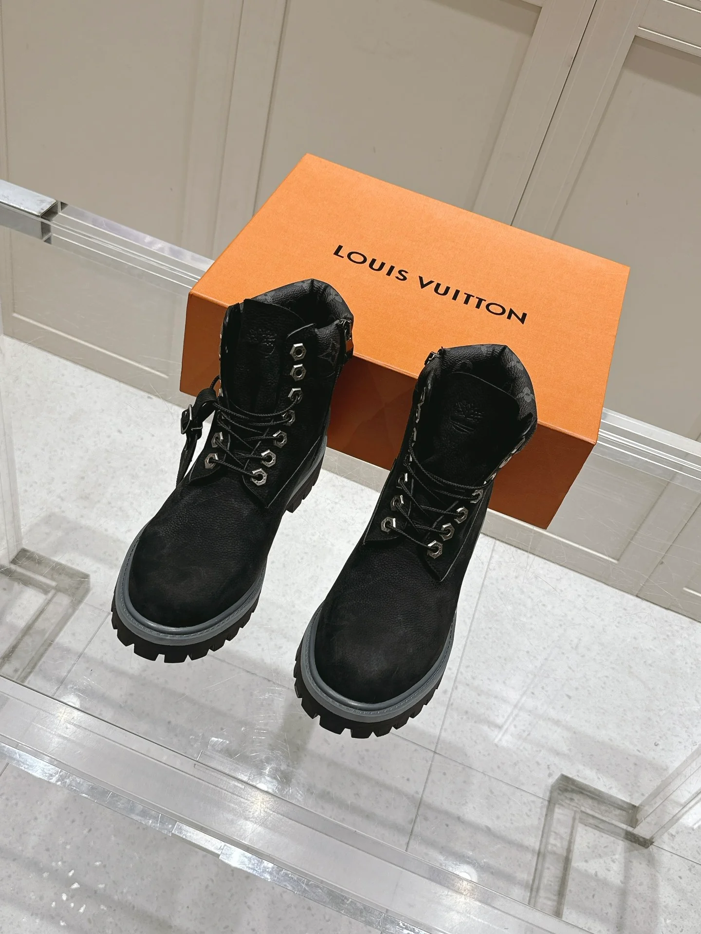 LV-2024-Doc Martens-Black