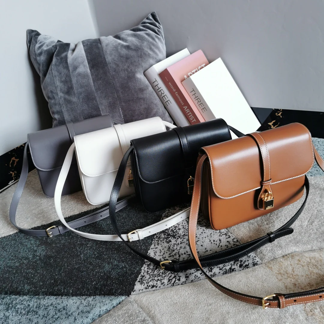 Сумка через плечо Tabou из коллекции Celine осень/зима 2021 — изображение из коллекции.