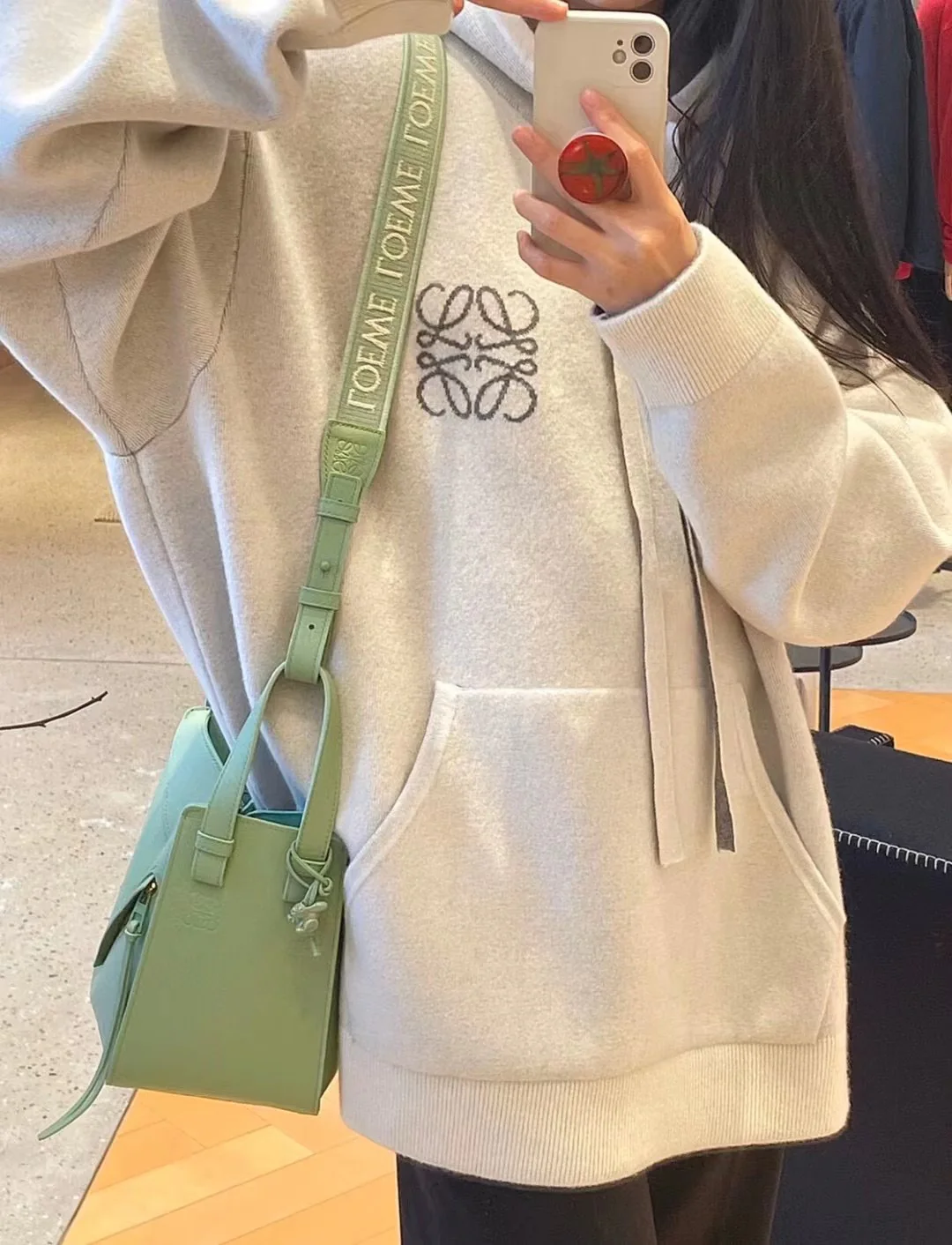 Сумка Loewe Hammock - атласная телячья кожа - маленькая - травянисто-зеленого цвета