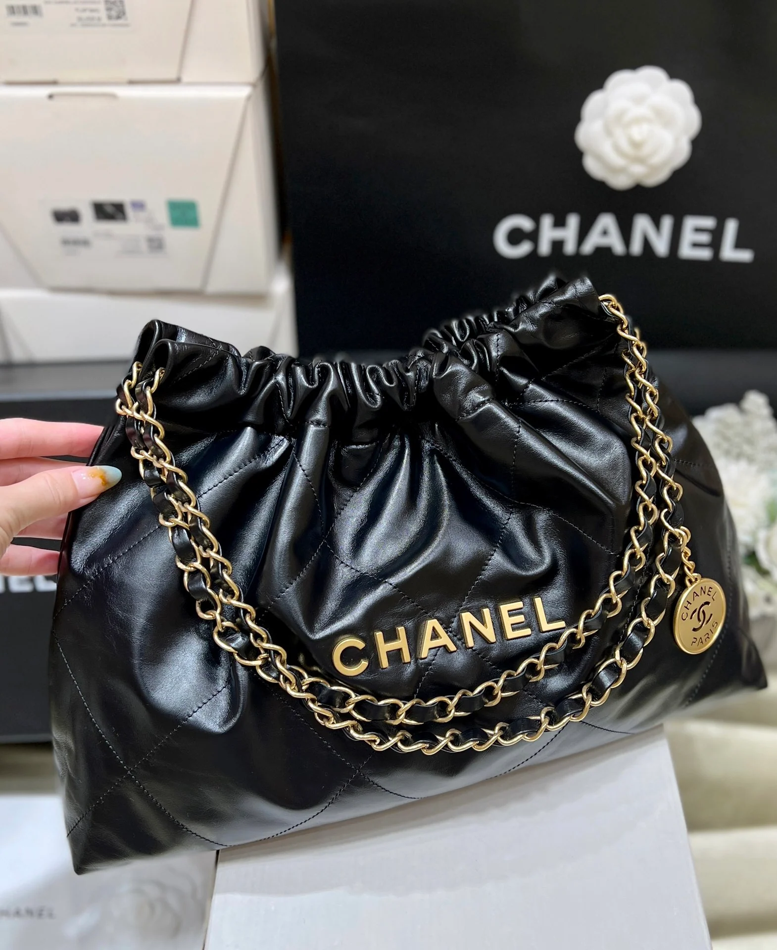 Мусорный мешок Chanel Retro с горизонтальной золотой цепочкой - черный