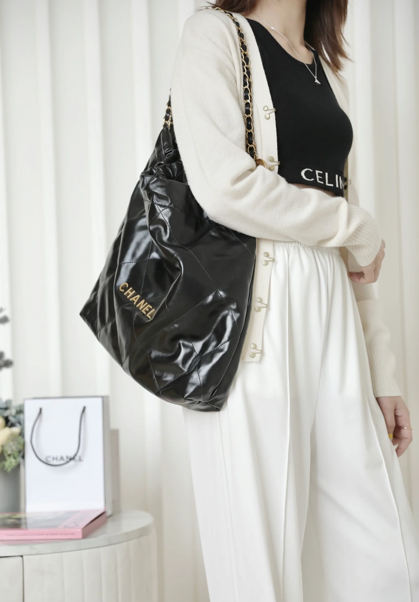 Сумка-шоппер Chanel - маленькая - черная с золотой пряжкой