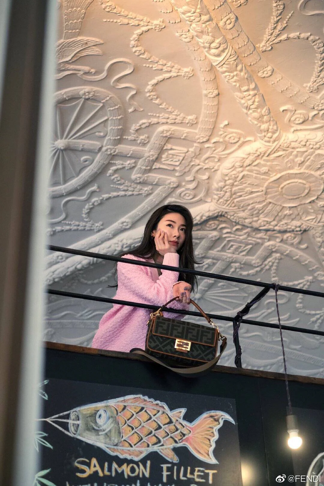 Сумка Fendi Baquette - вышивка из выстиранного денима.