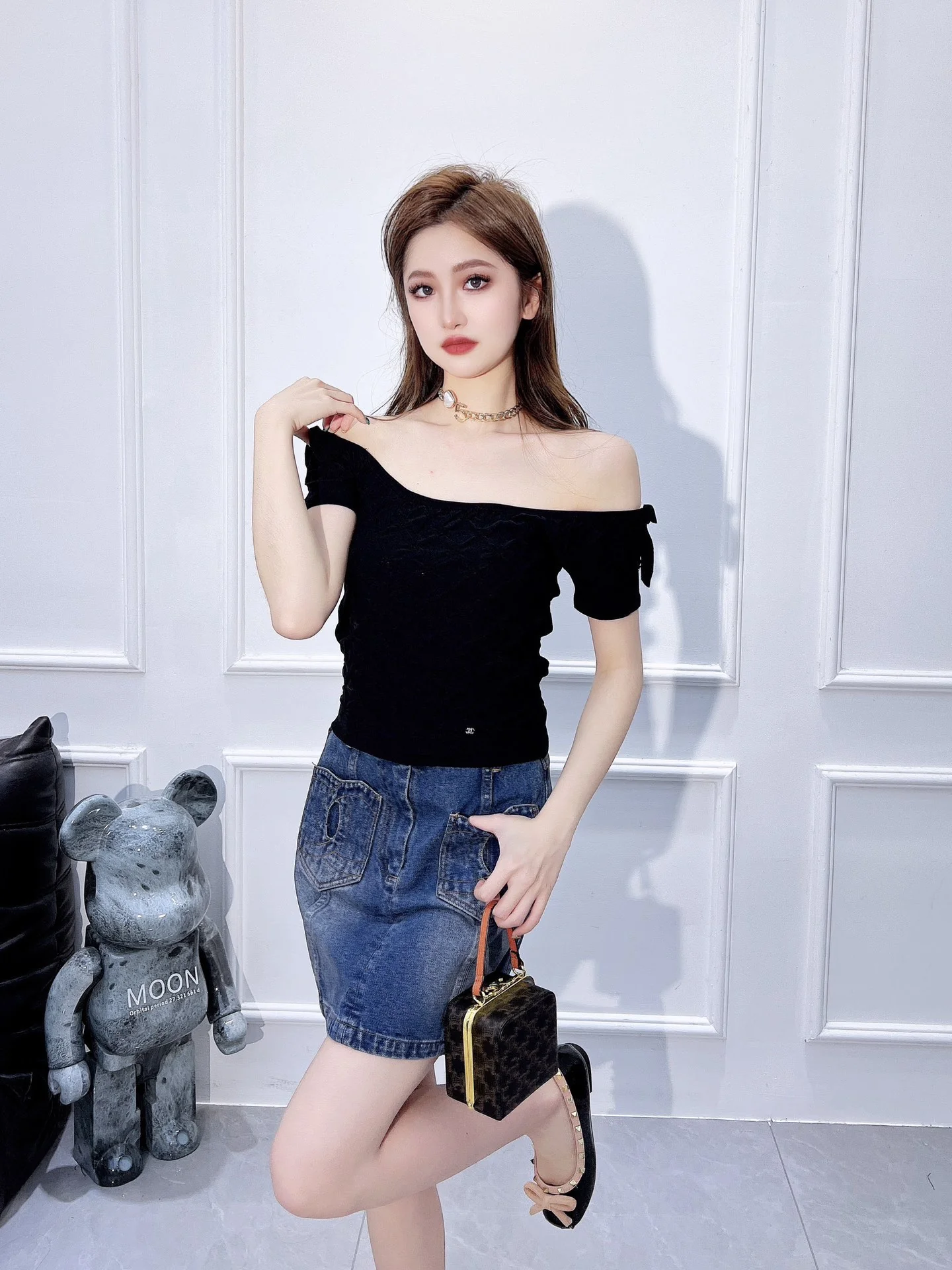 Chanel 2403 - Футболка с коротким рукавом из фактурного трикотажа - Черная