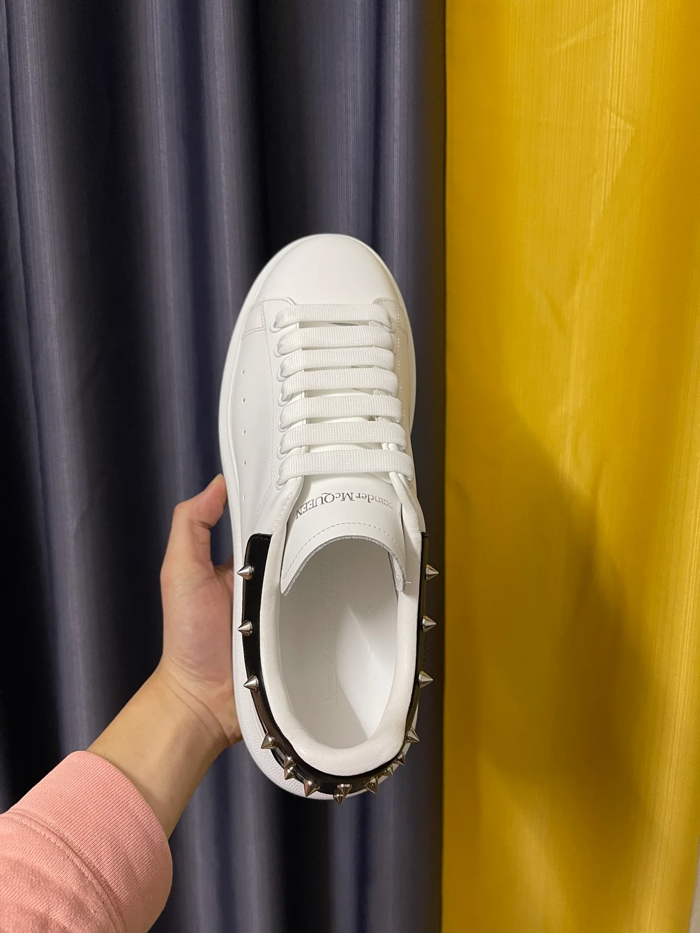 Классические белые кроссовки McQueen - унисекс - черная кожа с декоративным мыском на пятке