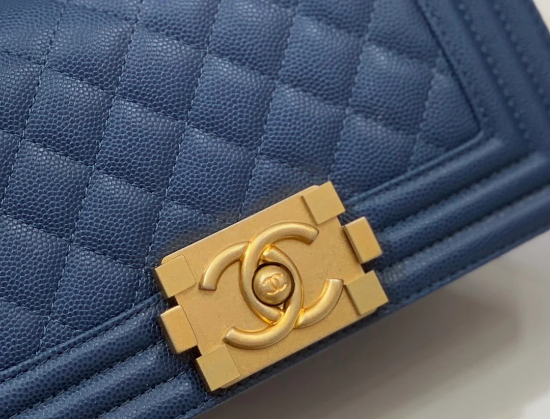 Chanel-boy-20cm-25