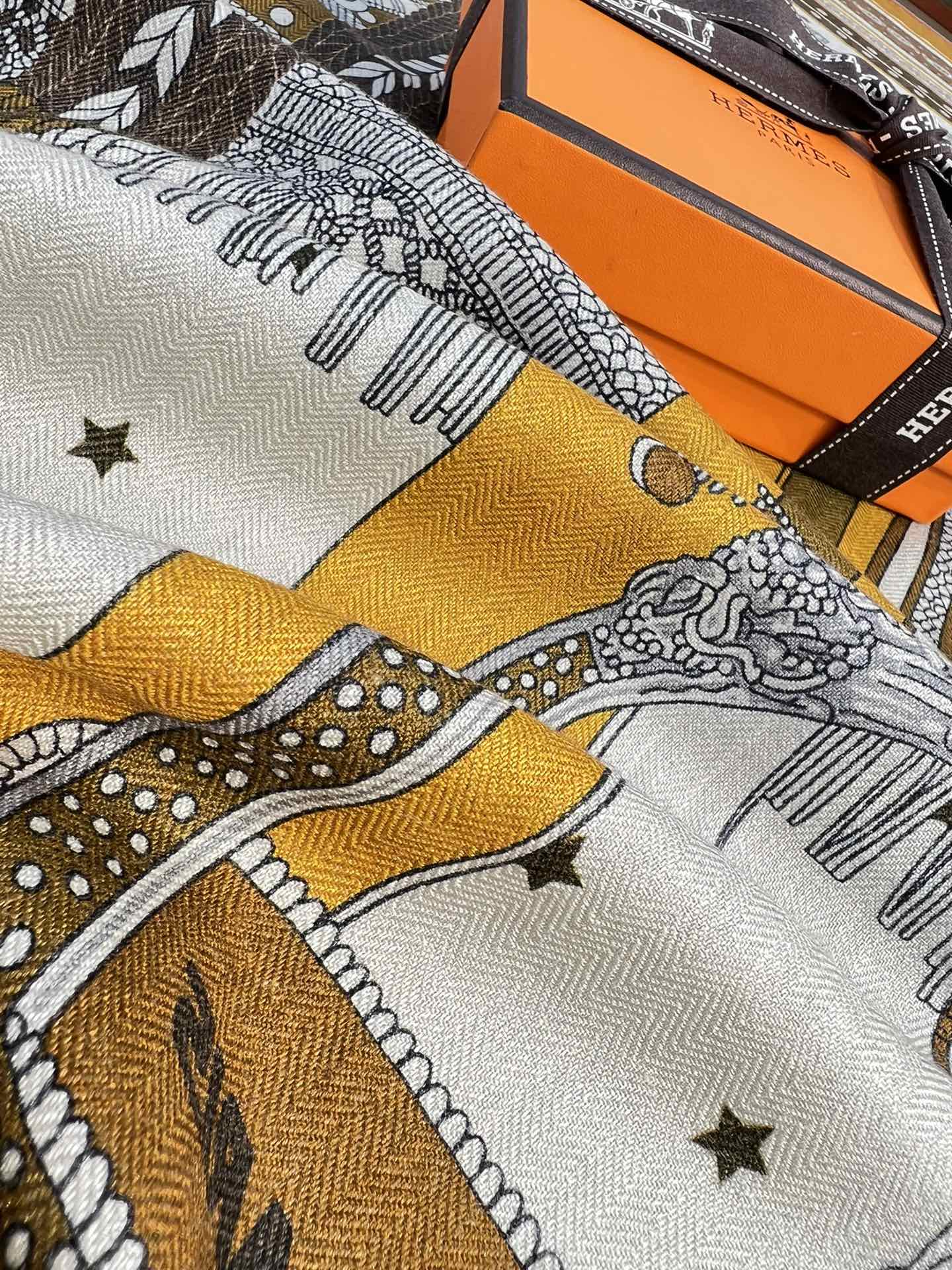 Большой двусторонний бархатный шарф Hermes - 140 см - 001