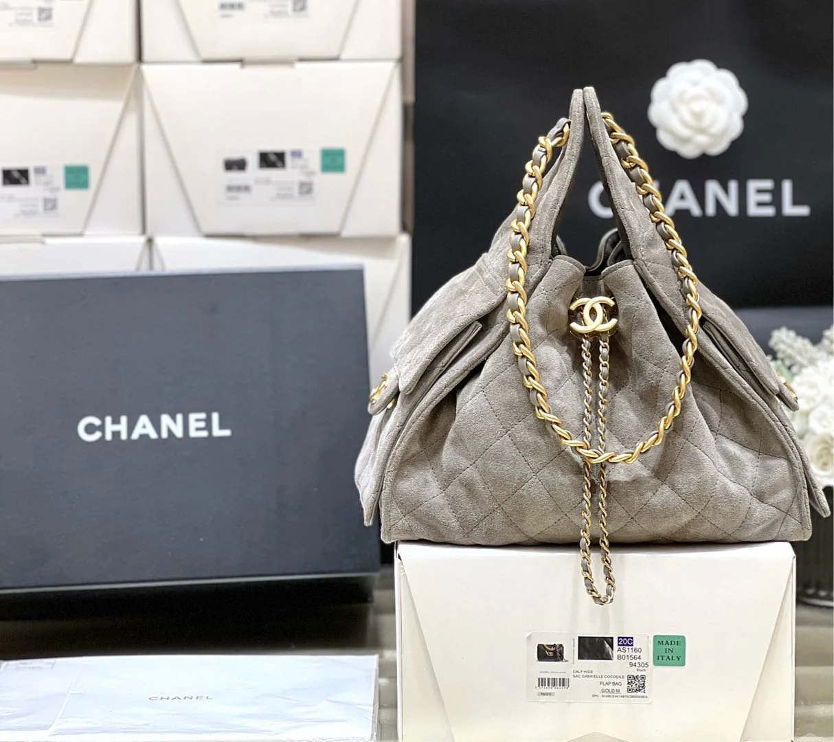 Популярная сумка-хобо Chanel 25c, коричневая.