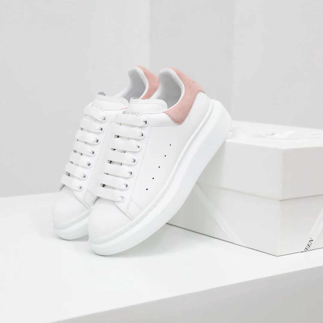 Классические белые кроссовки McQueen - нежно-розовые