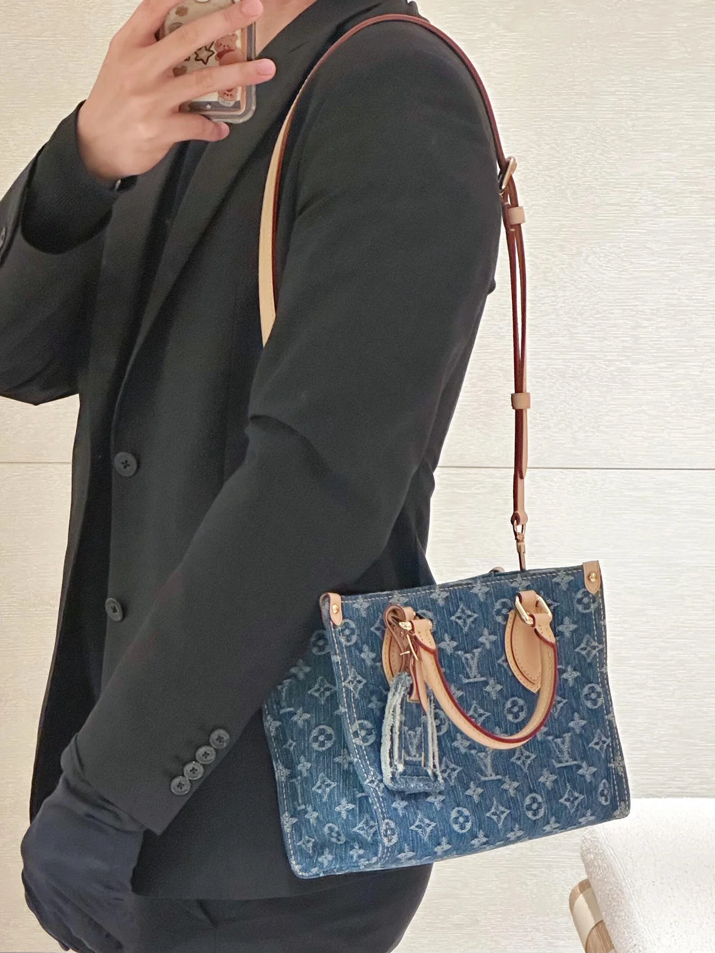 LV-m14633-onthego handbag-small-denim blue