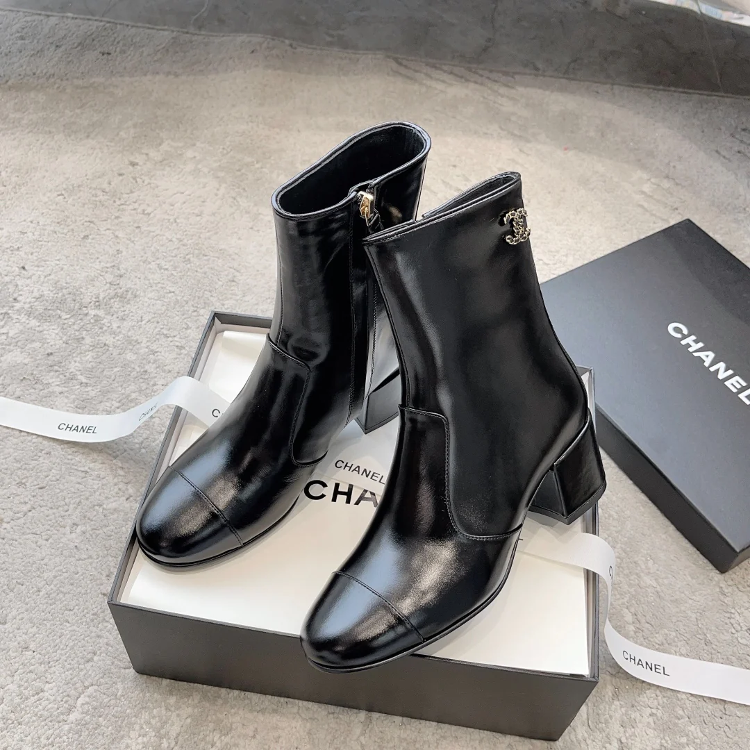 Новая коллекция Chanel ?Ранняя осень 2023? — ботильоны.