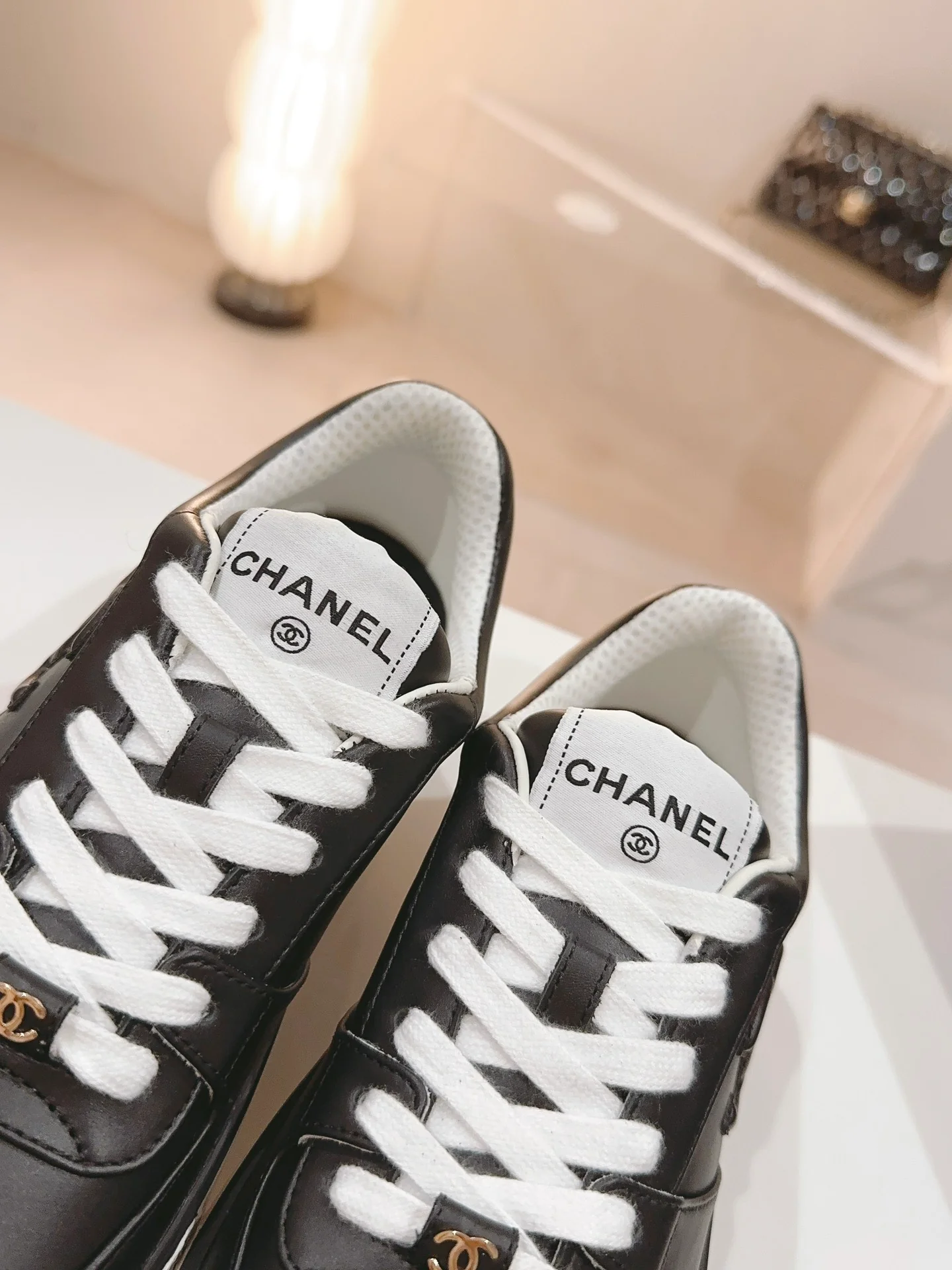 Новые поступления коллекции Chanel весна/лето 2023 - Кроссовки - Повседневные кроссовки - Черные